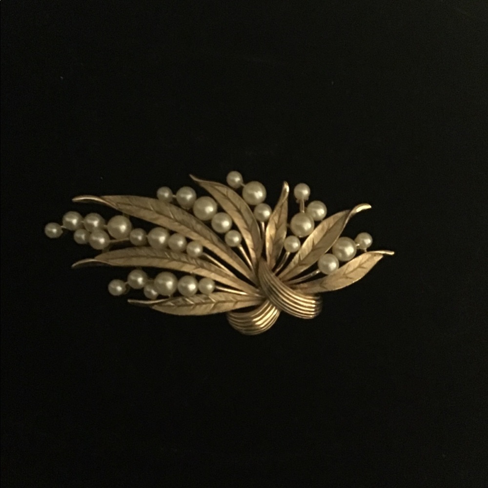 Vintage Trifari brooch
